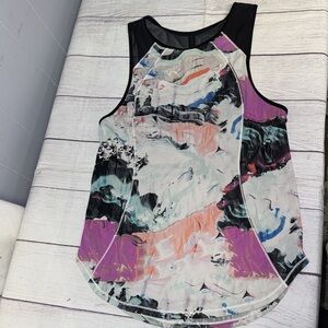 Lululemon Sculpture Tank in color Pigment Wave Multi/Black